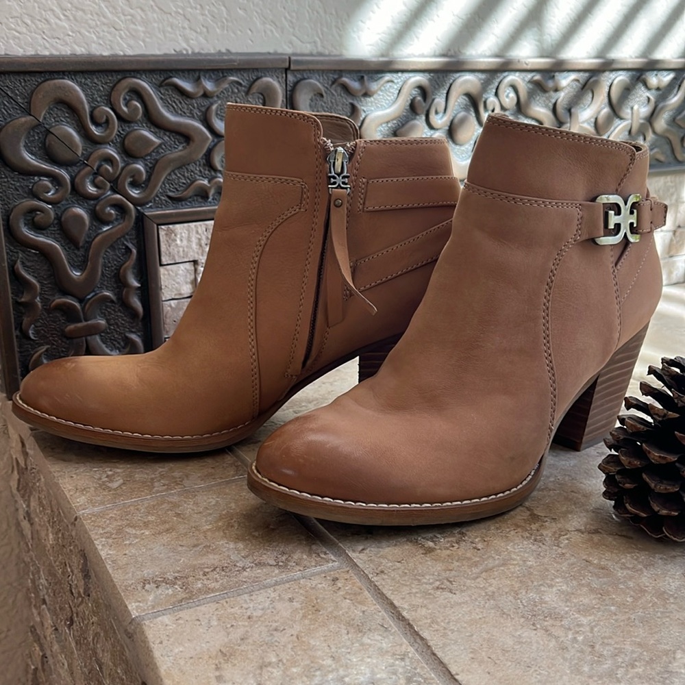 Sam Eldelman boots in a rich Carmel color.  Perfect for spring.  EUC